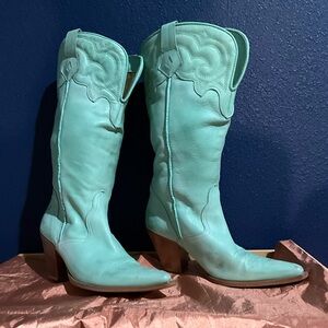 Bronx Vintage Turquoise Cowboy Boots Turquoise 2 inch heel READY to dance! Gorg.
